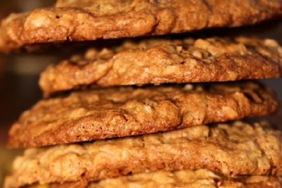 Cinnamon toffee praline oatmeal cookies