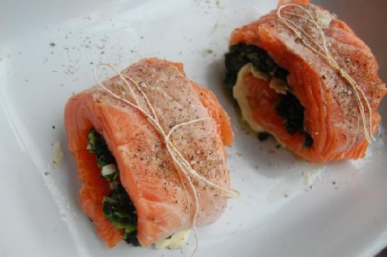 Stuffed salmon with tomato-olive tapenade