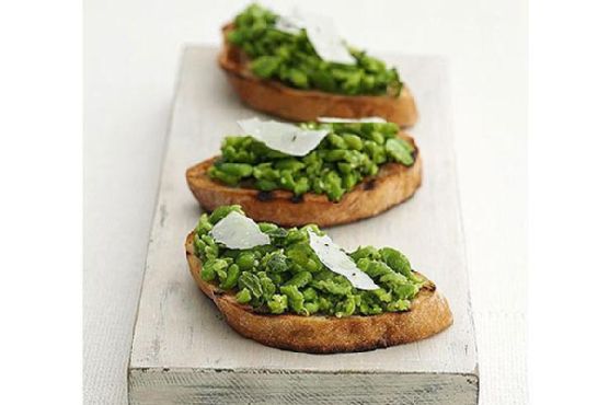 Fava crostini