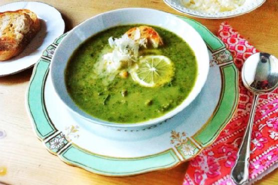 Kale and chickpea soup with lemon