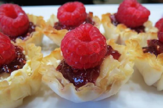 White chocolate raspberry brie cups