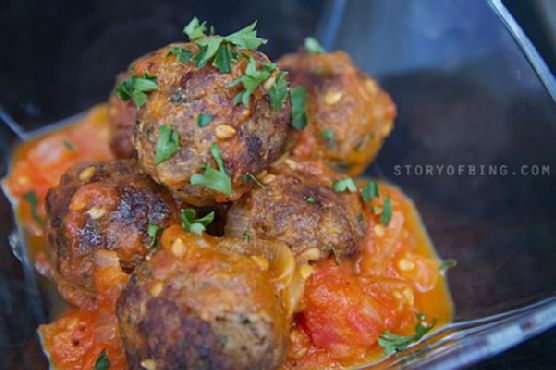 Spanish meatballs in tomato sauce