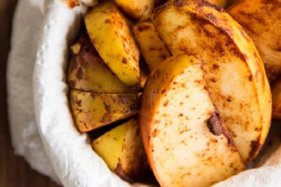 Baked cinnamon apple wedges