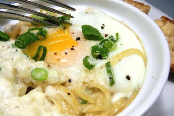 Baked egg linguine with onion and scallion