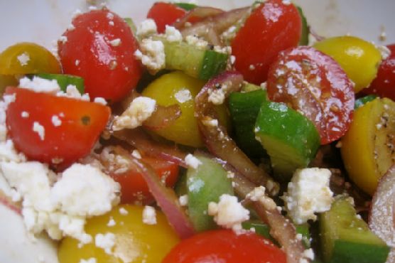 Tomato, cucumber & onion salad with feta cheese: real convenience food