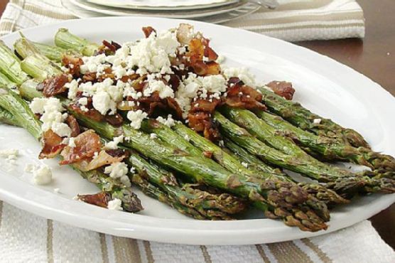 Roasted asparagus with bacon and feta cheese