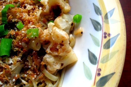 Pasta with garlic, scallions, cauliflower & breadcrumbs