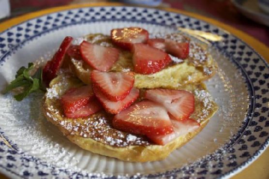 French toast croissants with strawberries