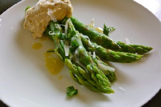 Asparagus with black pepper-pecorino zabaglione