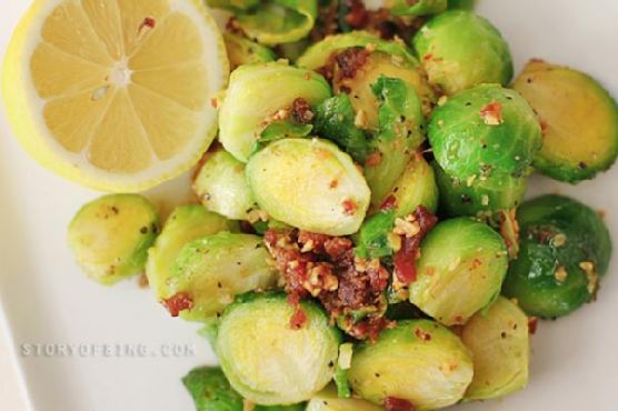 Brussel sprouts in bacon and garlic sauce