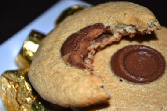 Brown sugar sponge cookie with chocolate covered caramels