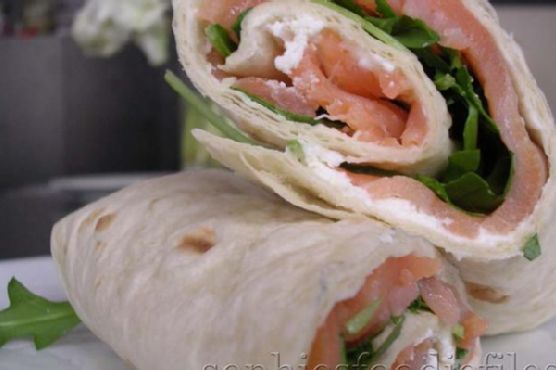 Smoked salmon & ricotta wraps