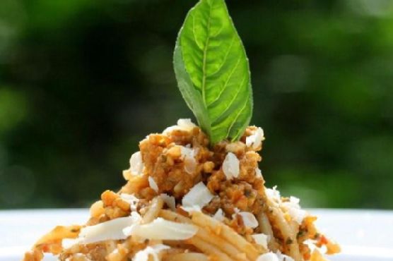 Spaghetti with pesto trapanese