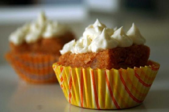 Raw carrot cake