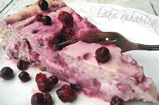 Cheesecake with cranberries