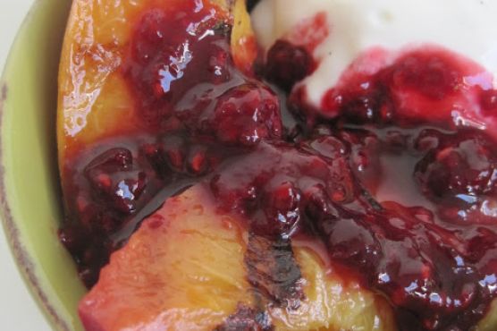 Grilled peach melba with frozen yogurt