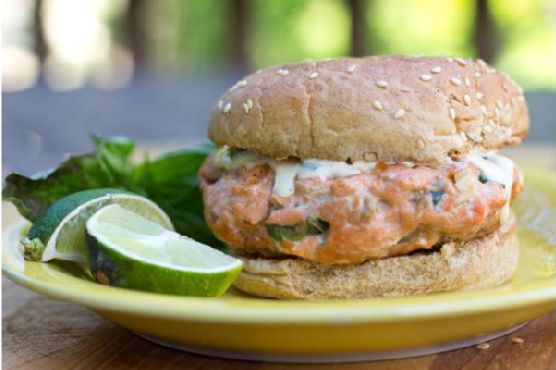 Asian salmon burgers with tangy ginger lime sauce