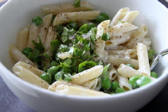 Penne with goat cheese and basil