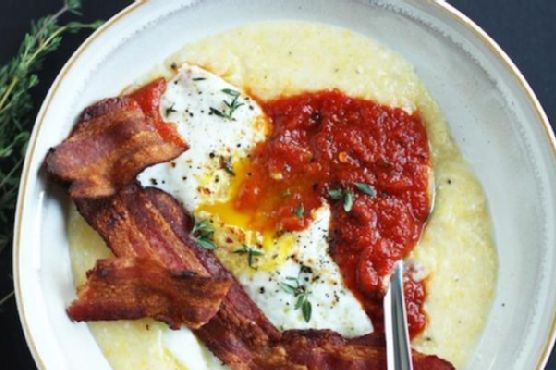 Creamy polenta with egg, arrabiata & bacon