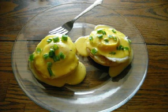 Meatless eggs benedict