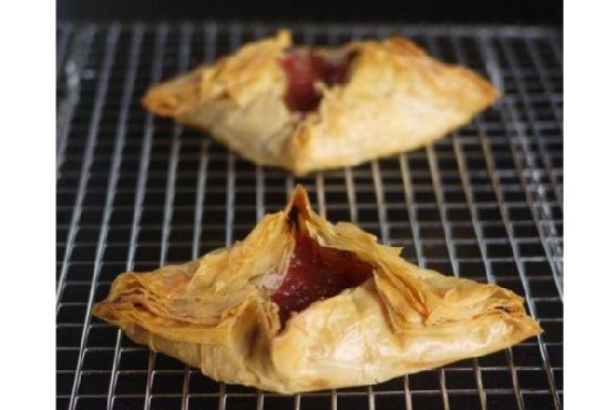 Crispy rhubarb pockets