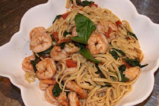 Linguine with prawns, tomatoes, spinach