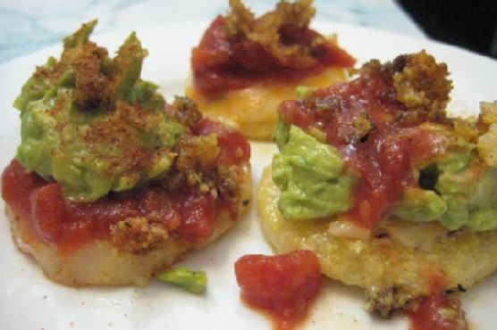 Tex-mex polenta rounds with chunky guacamole