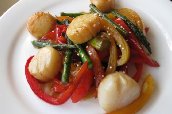 Soy ginger glazed sea scallops with stir fry vegetables