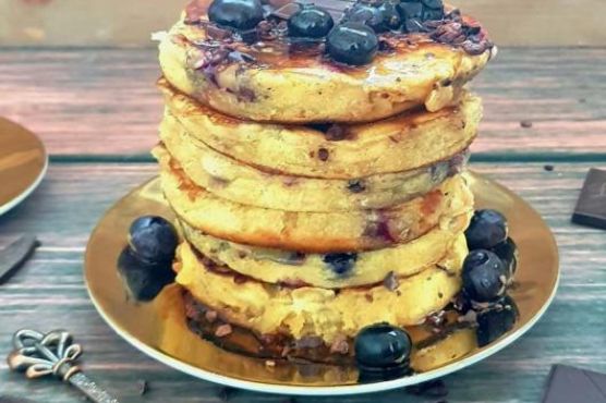 Blueberry, chocolate & cocao superfood pancakes - gluten-free/paleo/vegan