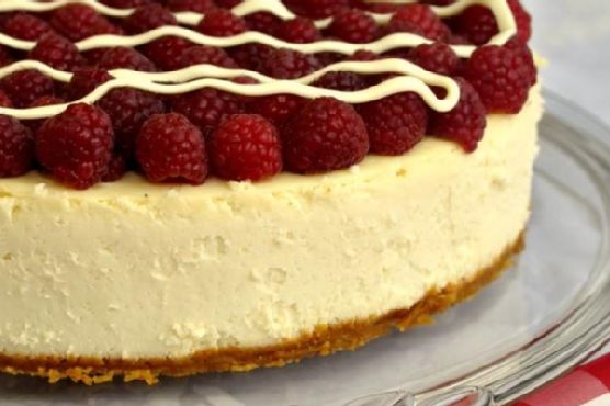 White chocolate cheesecake with raspberries