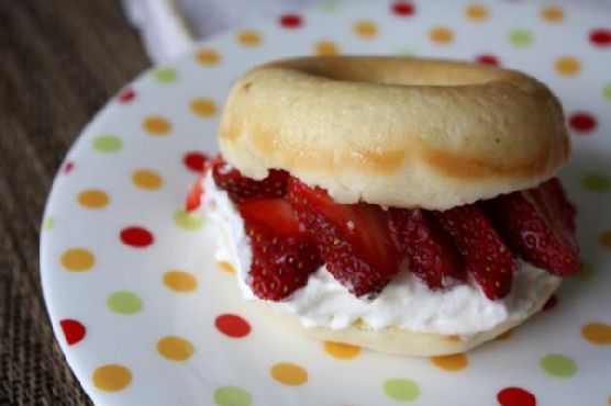 Strawberry shortcake donuts