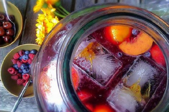 Summer fruit sangria