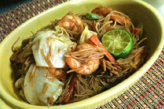 Filipino pancit bihon