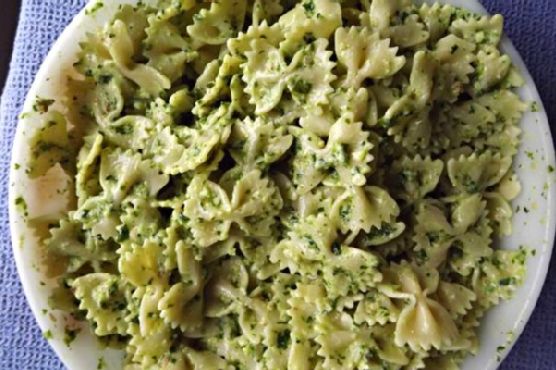 Pesto & yogurt pasta