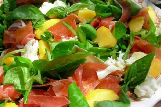 Peach, ham and feta salad