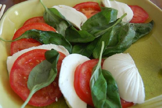 Quick and easy caprese salad