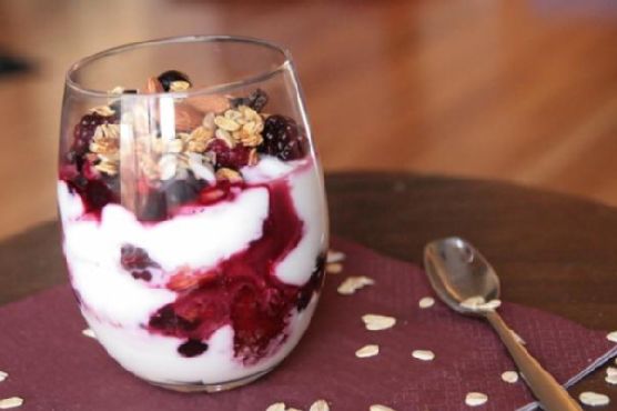 Mixed berry yogurt with almonds