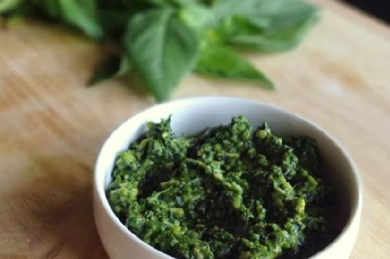 Skinny kale basil pesto