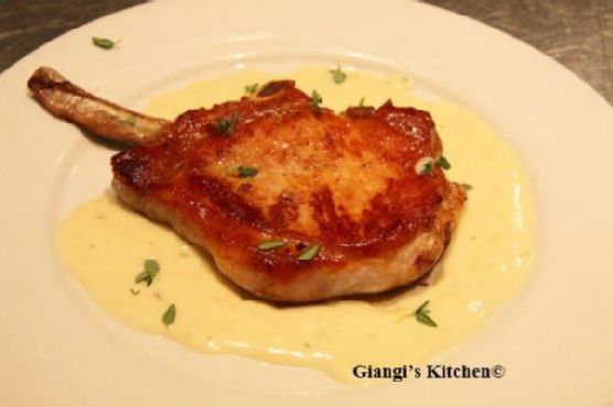 Pork chops with garlic cream