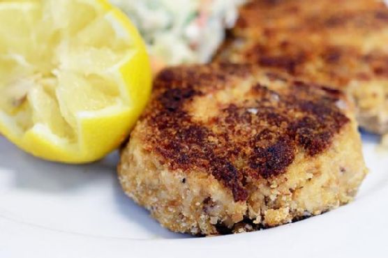 Classic new england crab cakes