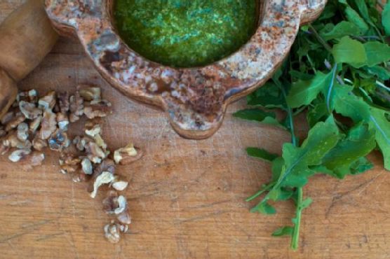 Arugula walnut pesto