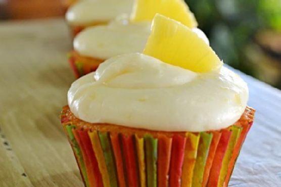 Tropical pineapple cupcakes