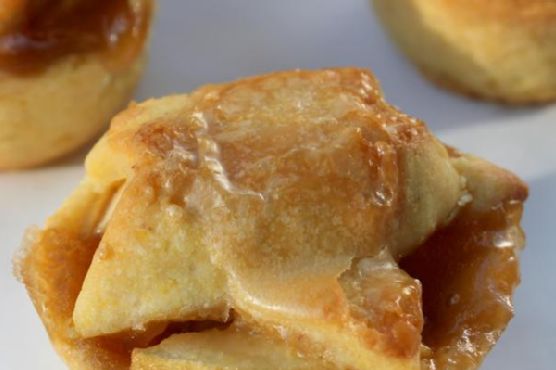 Brandy-apple mini pies with cornmeal crust