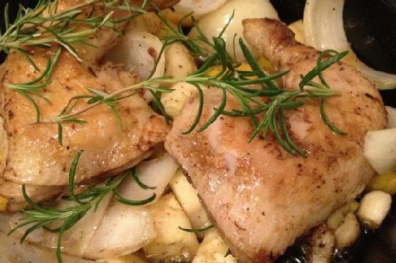 Roast chicken with apples and rosemary