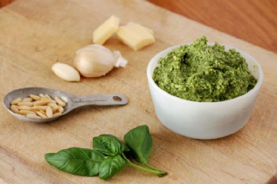 Quick n' easy basil pesto