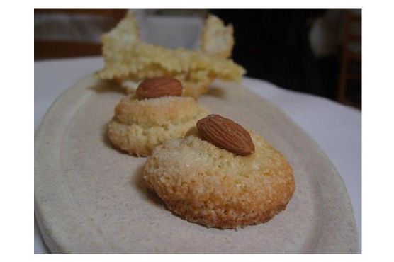 Amaretto almond cookies