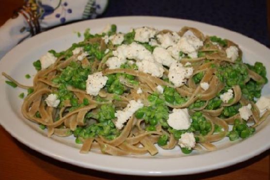 Fettuccine with smashed peas