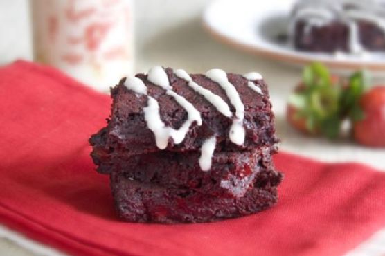 Healthy vegan red velvet brownies