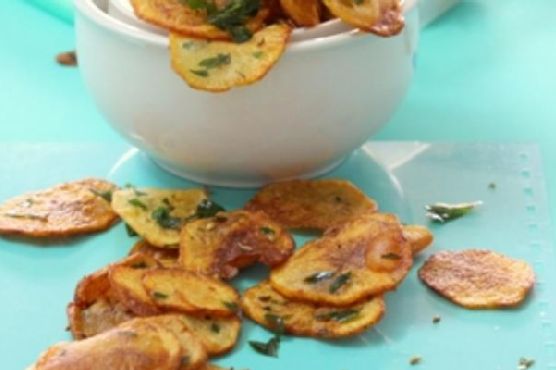 Curry leaves potato chips