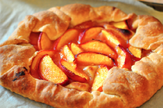 Peach crostata